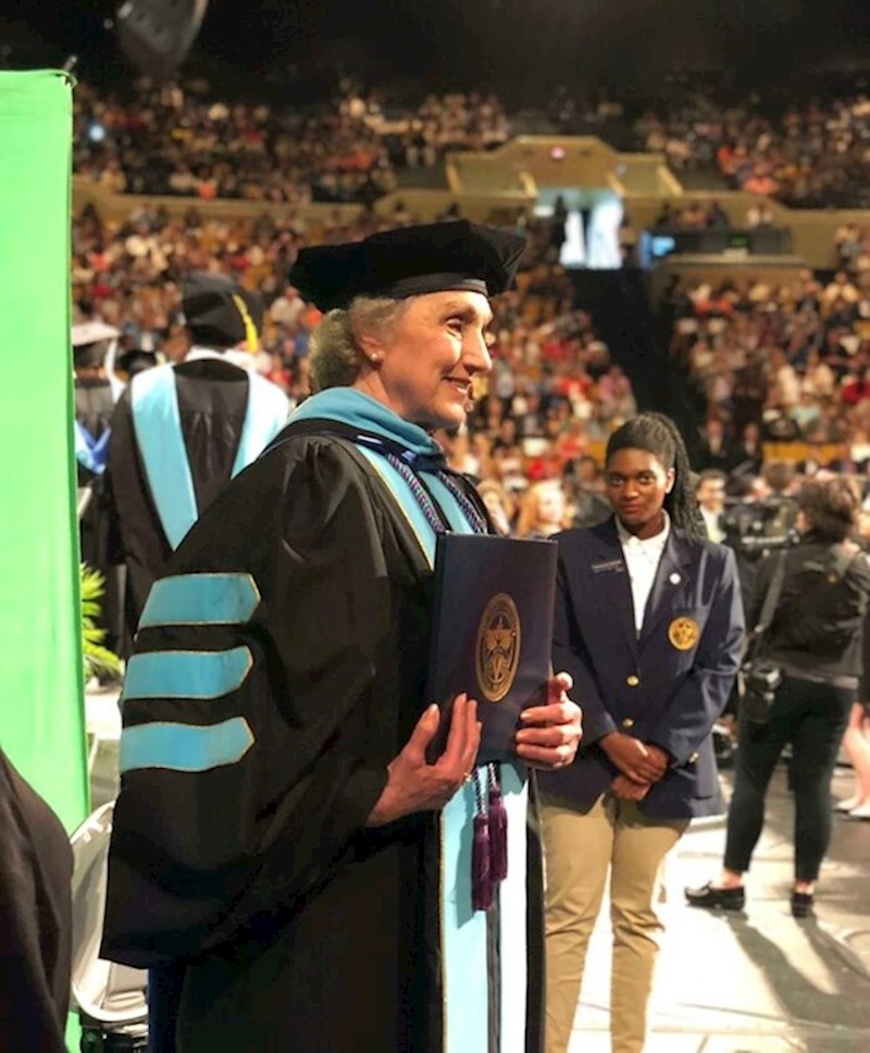 1. Moja baka diplomirala je s 75 godina i pokazala cijelom svijetu da nikad nije prekasno!