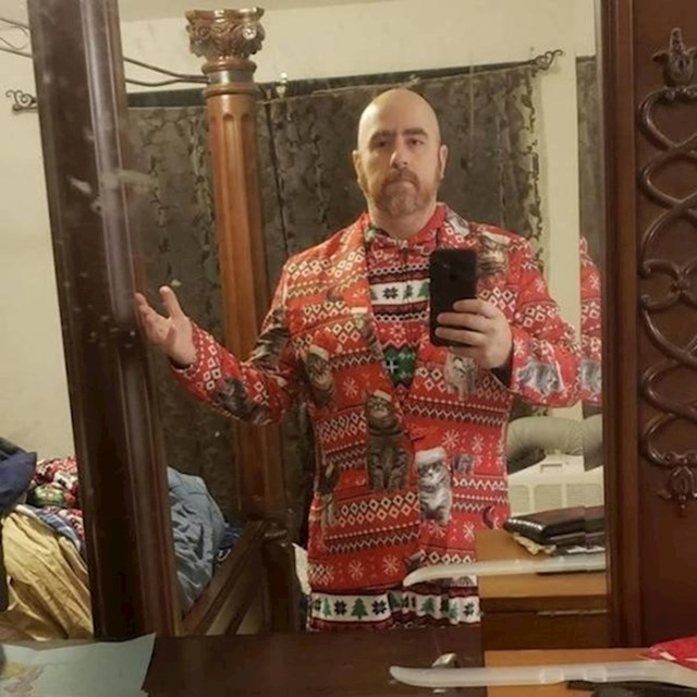 "Žena mi je rekla da se obučem za slikanje božićne obiteljske fotke. Mislim da sam rasturio."