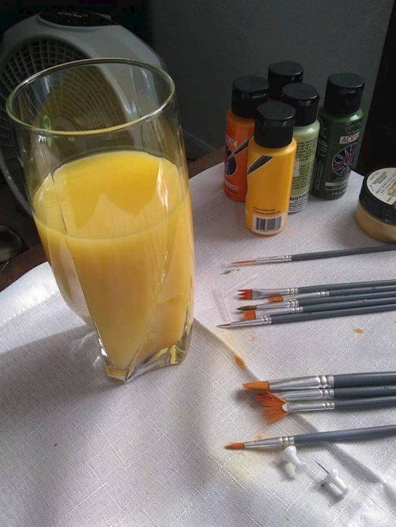 Sok od naranče ili boja?