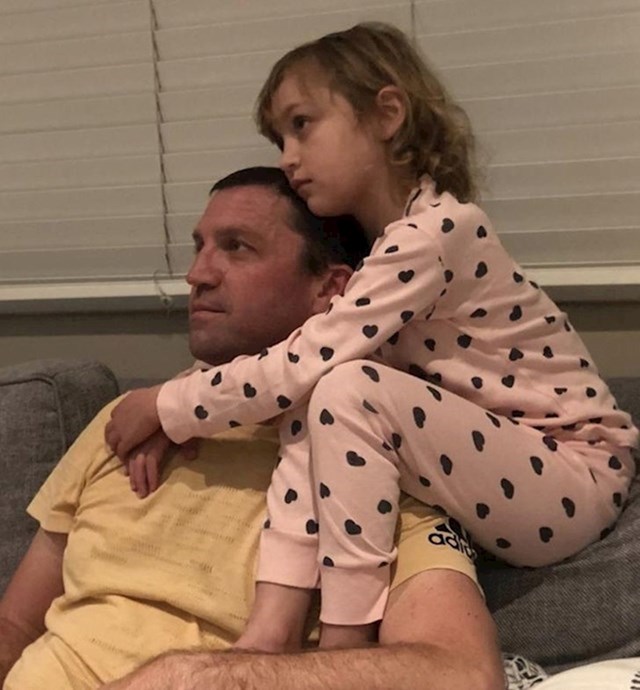 "Moja kćer uvijek ovako gleda TV."