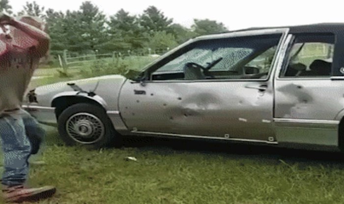 Tip je pokušao iskaliti bijes na starom autu, ali pretjerao je i loše završio