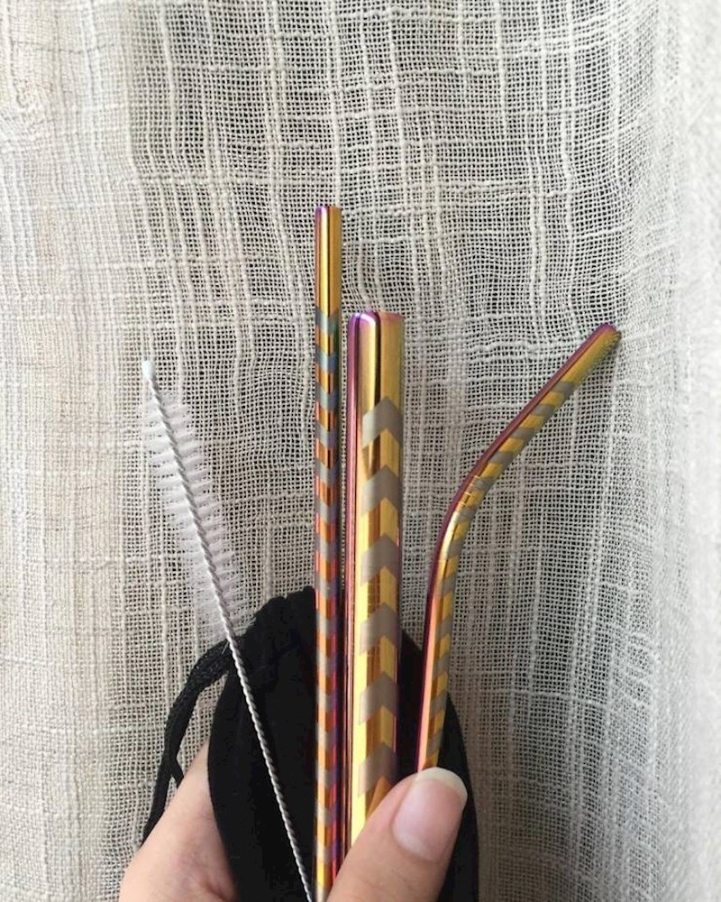 13. Slamke od nehrđajućeg čelika koje dolaze zajedno s četkicom za čišćenje