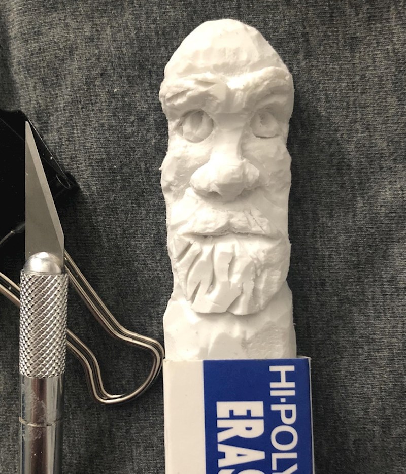 11. Ono kad ti je JAKO dosadno na poslu pa otkriješ umjetnički talent u sebi