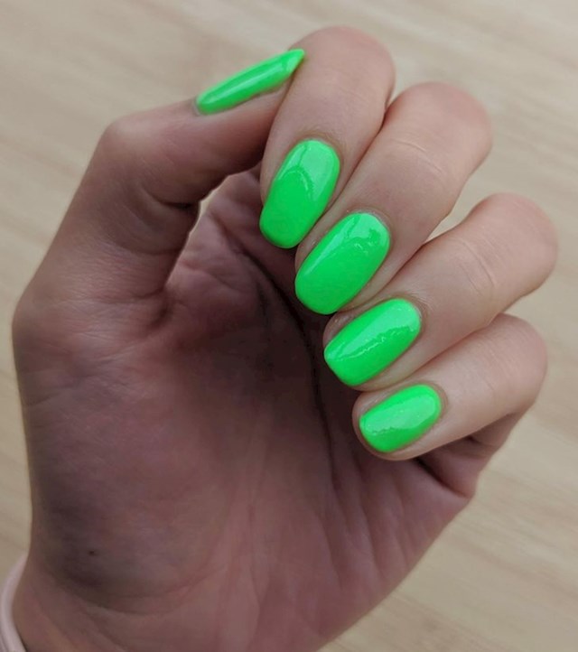 7. Neonske boje