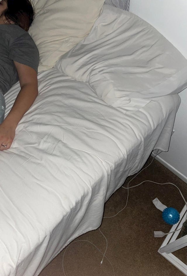 16. "Evo koliko mi mjesta moja žena ostavi u našem golemom bračnom krevetu."
