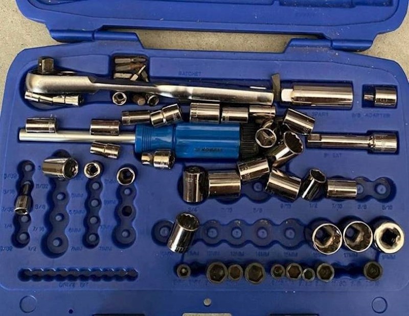 8. "Ovako moj muž drži svoj alat."