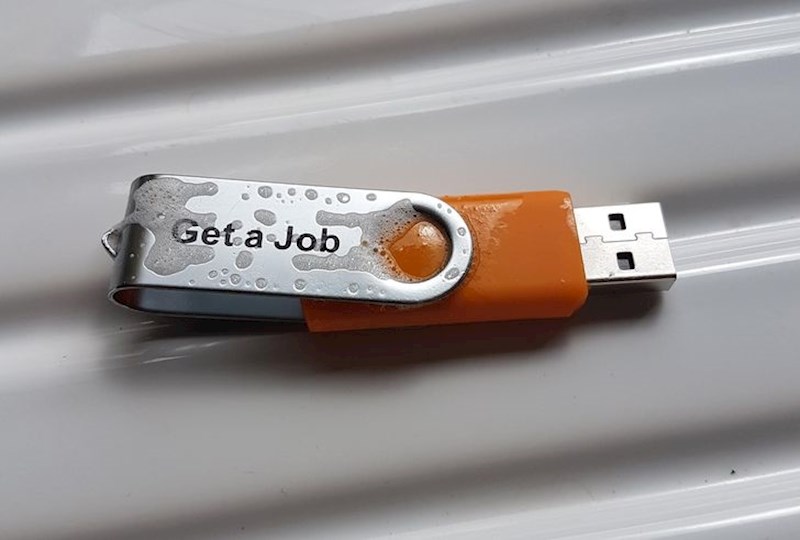 11. Moja žena je oprala USB stick jer je bio ljepljiv...