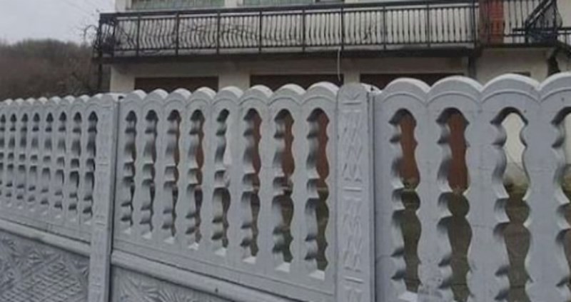 Kuća koju je netko snimio u Srbiji postala je viralni hit zbog bizarnog ukrasa, morate vidjeti