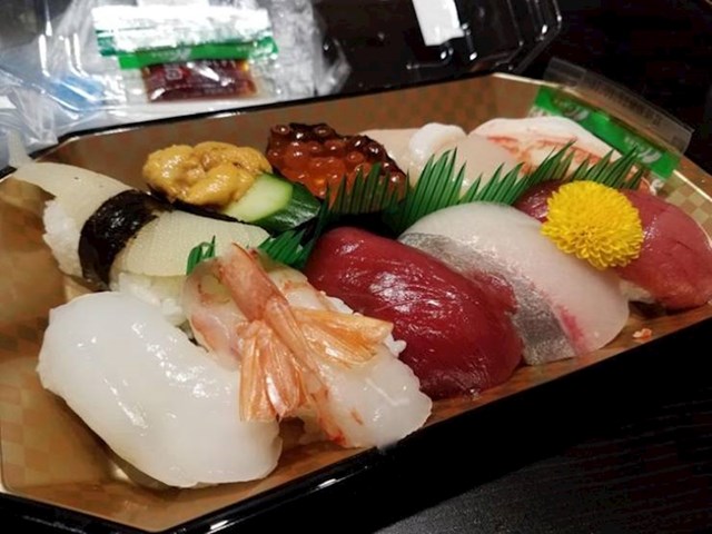 3. Ovako izgleda sushi kupljen u jednom supermarketu u Japanu