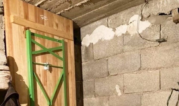 Dalmatinac je u konobu montirao "protuprovalna" vrata iz kućne radinosti i nasmijao tisuće na Fejsu