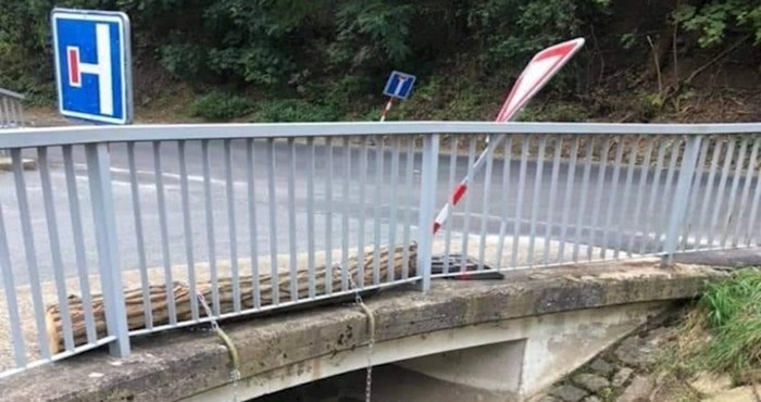 Internetom kruži jako čudan prizor iz Češke, nećete vjerovati što je netko instalirao ispod mosta