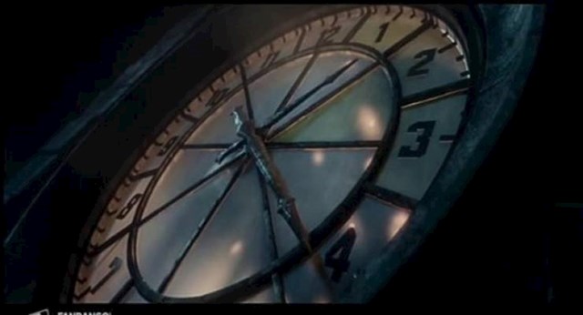 12. Kad Gwen Stacy umre u filmu The Amazing Spider-Man 2 (2014), sat se zaustavlja na 1:21. U stripovima Gwen umire u broju #121.