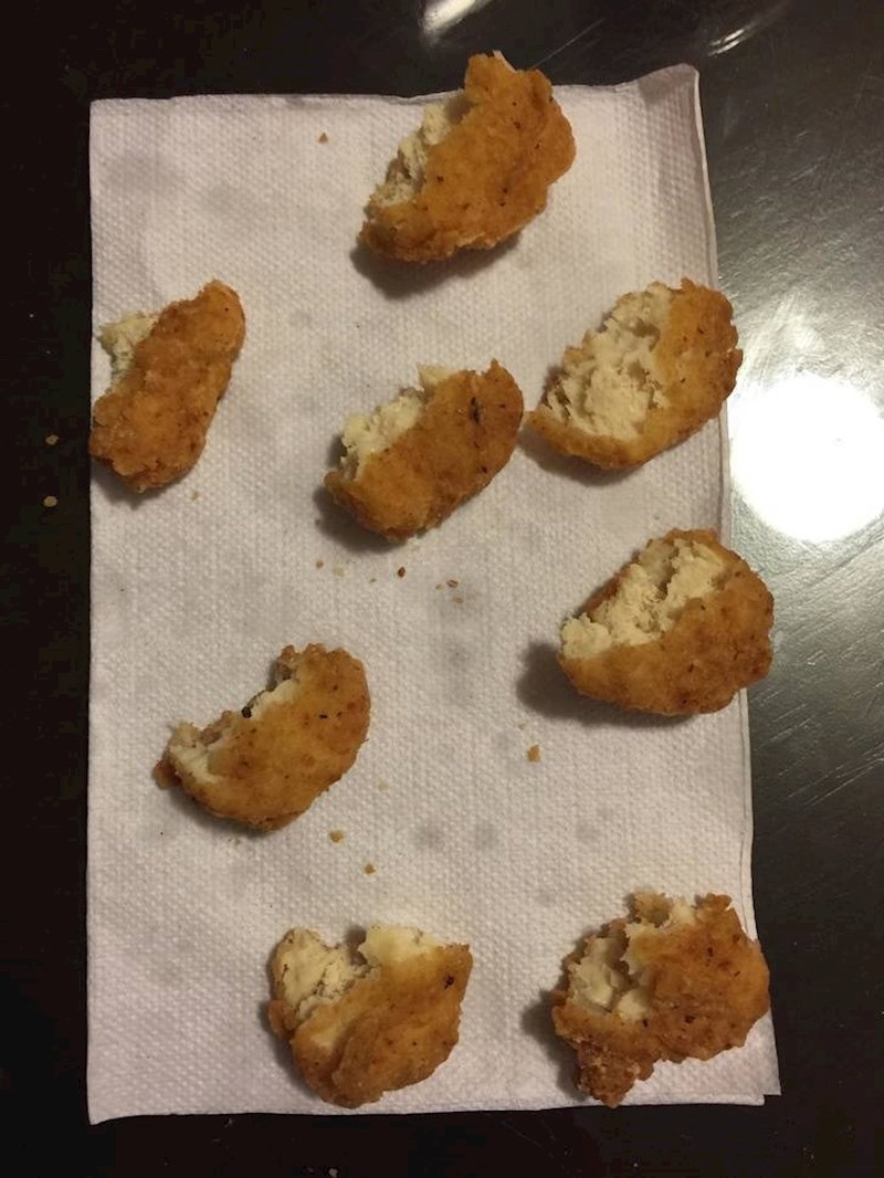 6. Ono kad kažeš djetetu da mora pojesti barem pola večere ili ništa od deserta