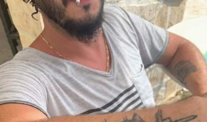 Tip je s ponosom pokazao svoju nesvakidašnju tetovažu na podlaktici i postao viralni hit