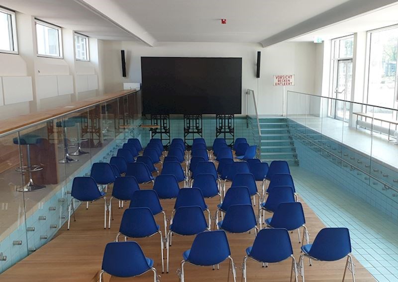 7. Primjer zanimljive prenamjene prostora: stari unutrašnji bazen pretvoren je u konferencijsku salu