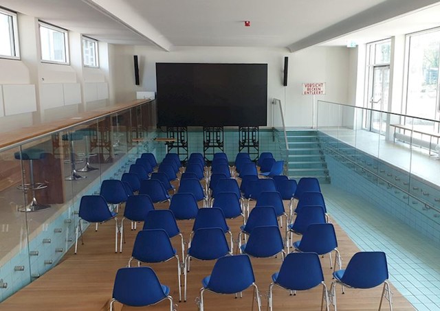 7. Primjer zanimljive prenamjene prostora: stari unutrašnji bazen pretvoren je u konferencijsku salu