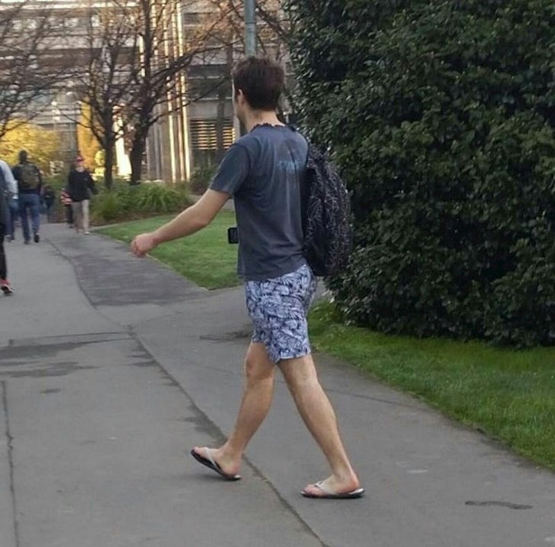 7. Nemojte se iznenaditi kad vidite ljude koji hodaju obučeni kao da je ljeto čak i po niskim temperaturama.