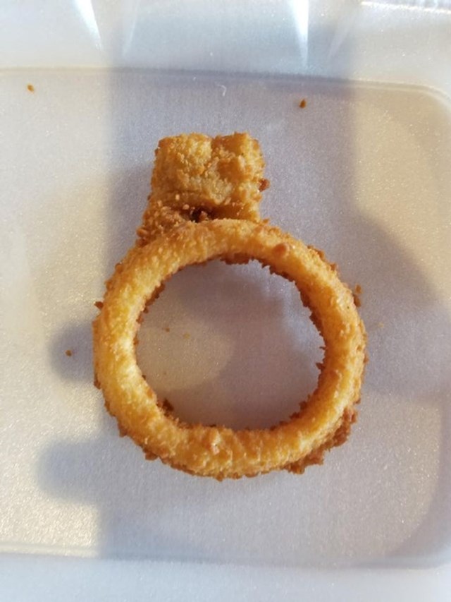 6. Onion ring koji zaista izgleda kao prsten