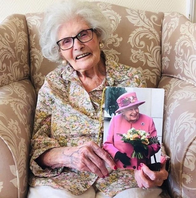 "Moja prabaka navršila je 107 godina i dobila čestitku od kraljice."