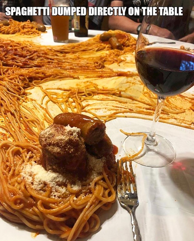 17. Špageti posluženi direktno na stolu
