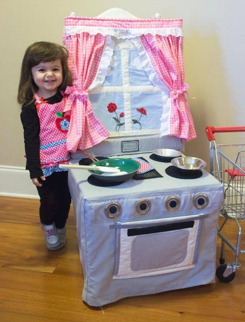 20. Sašila je svojoj kćerki dječju kuhinjicu