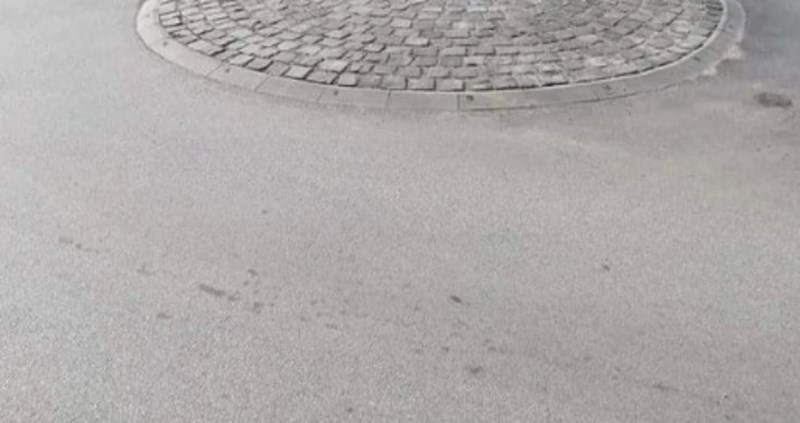 Netko je usred kružnog toka u Srbiji primijetio bizaran detalj, fotka već danima zabavlja regiju