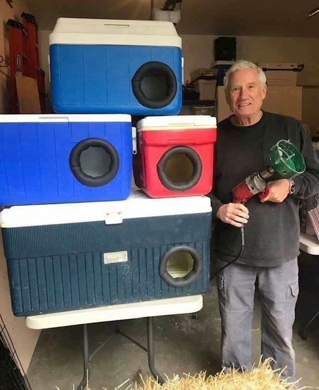 16. Ovaj gospodin ima predivan projekt - pretvara stare prijenosne frižidere u kućice za mačke koje žive na ulici