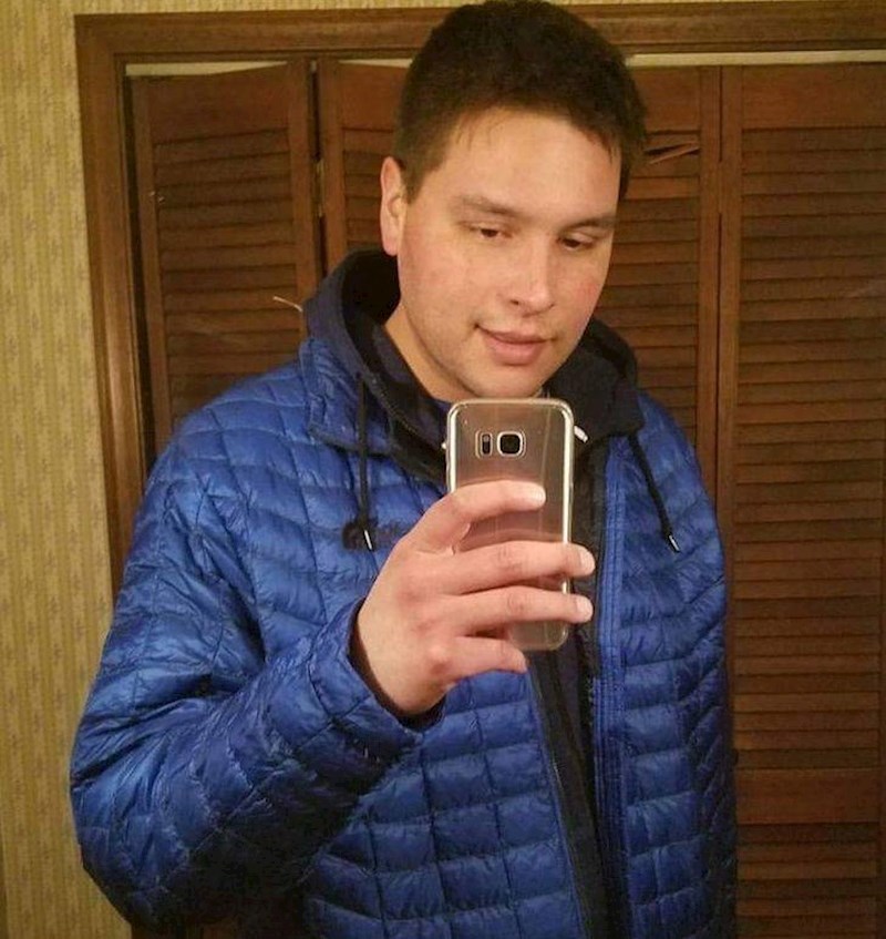 9. 43 godine...ne izgleda niti dana starije od 16!