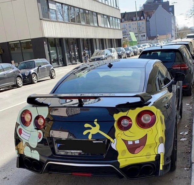 5. "Užasno dizajniran auto koji moram gledati svaki dan"