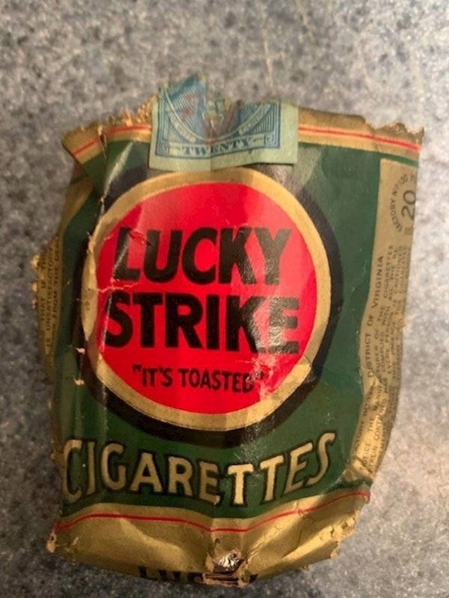 "Staro pakiranje cigareta mojeg djeda."