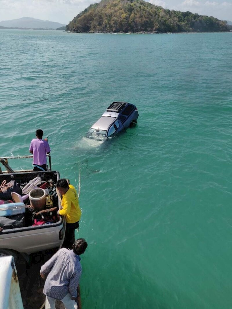 8. Netko je zaboravio podići ručnu na trajektu