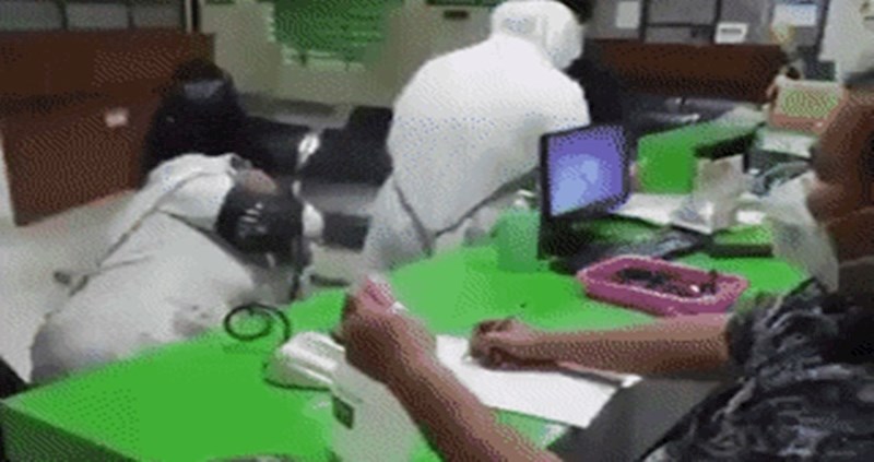 Jednom čovjeku došlo je da kihne, morate vidjeti kako ga je ovaj drugi uspio spriječiti u tome