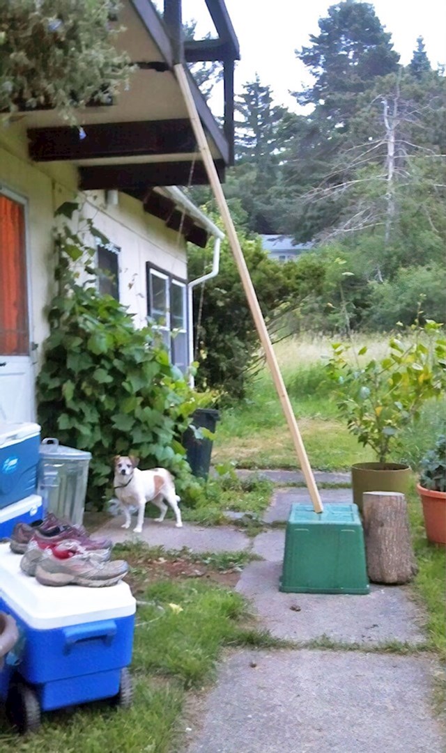 "Naš stanodavac popravio je balkon.."