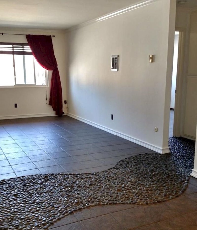 6. Ovaj pod mora da je san snova za noge