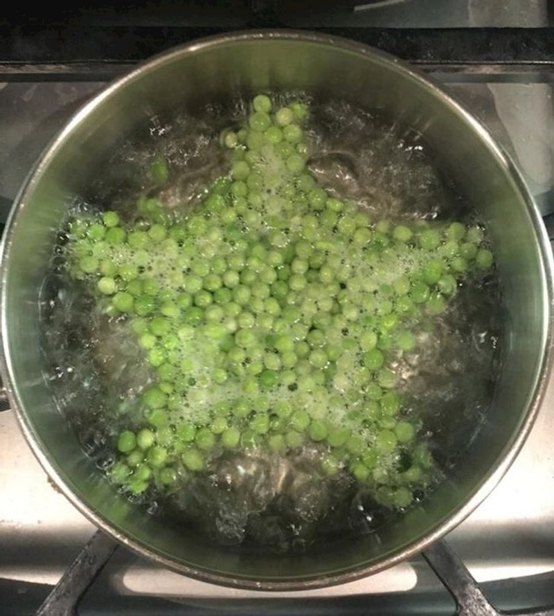 Voda koja ključa formirala je grašak u obliku zvijezde.