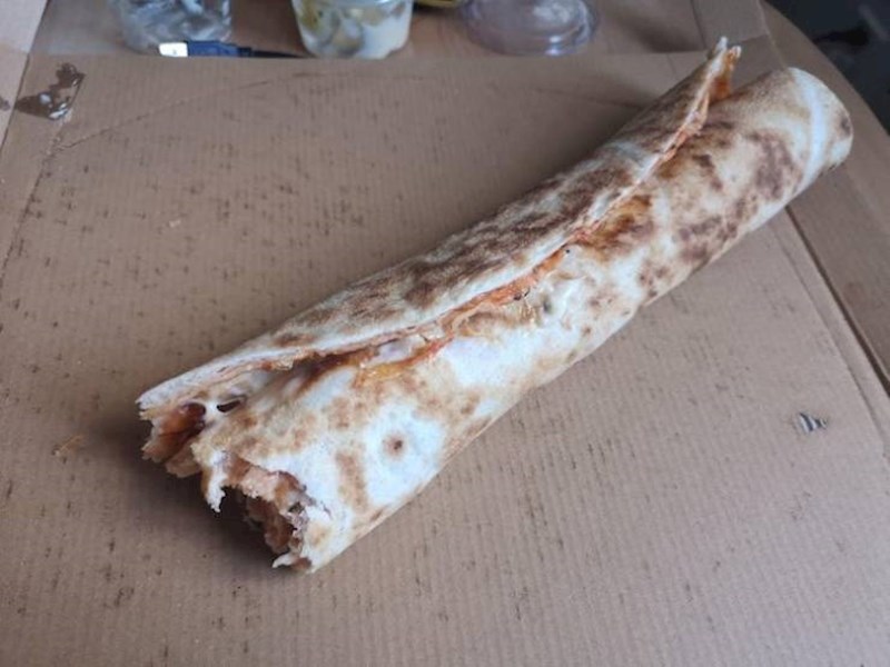 10. Jedan inovativan način konzumiranja pizze - maknete koricu i preklopite ju!