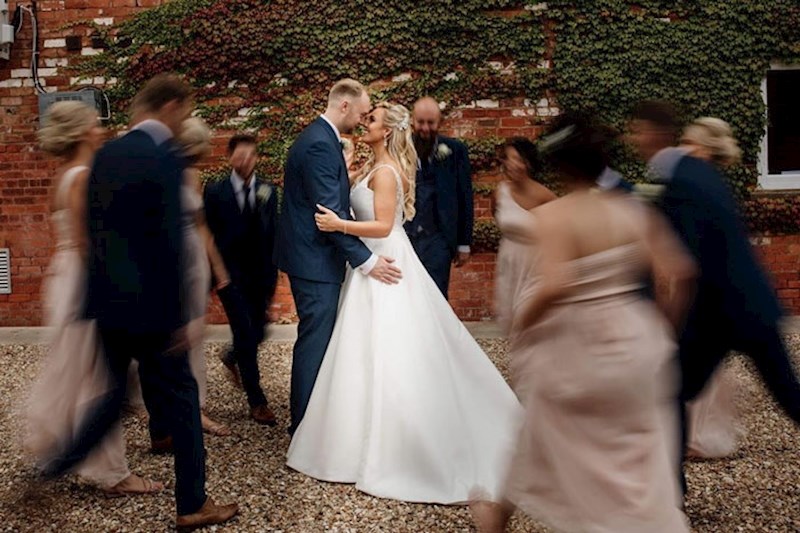 Jen se nedavno i udala.