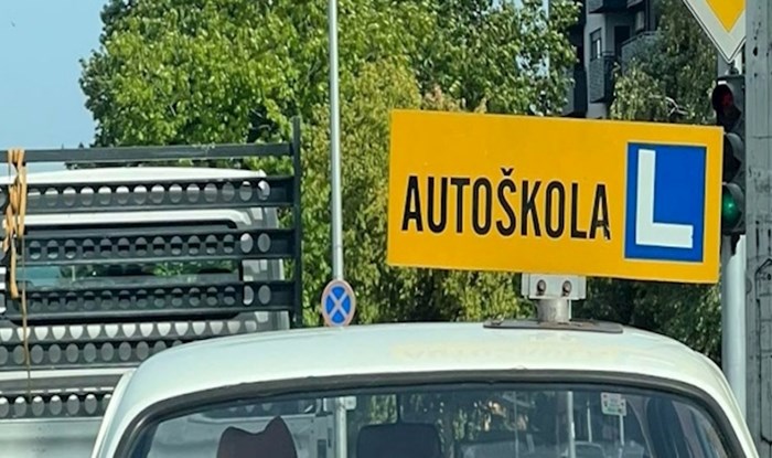 Netko je na cesti u Zagrebu snimio nesvakidašnji prizor, fotka je odmah postala hit na Fejsu