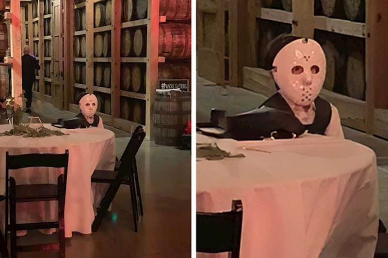 2. Još jedno siroto dijete koje se dosađuje na vjenčanju