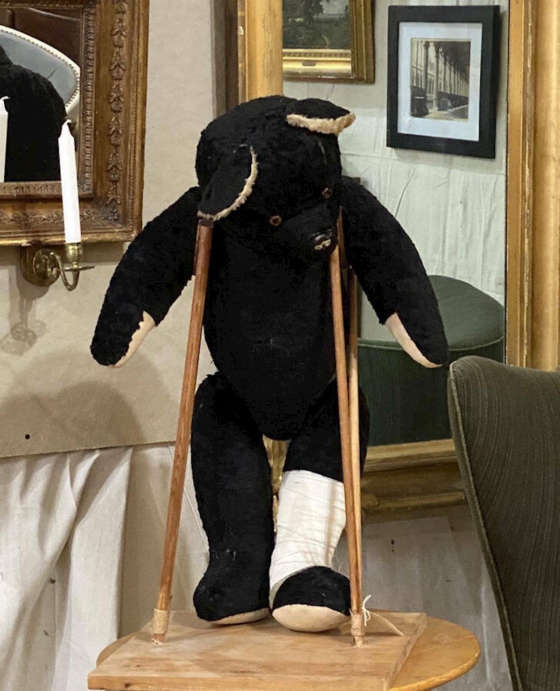 6. Medo na štakama kojeg je netko pronašao u trgovini starinama