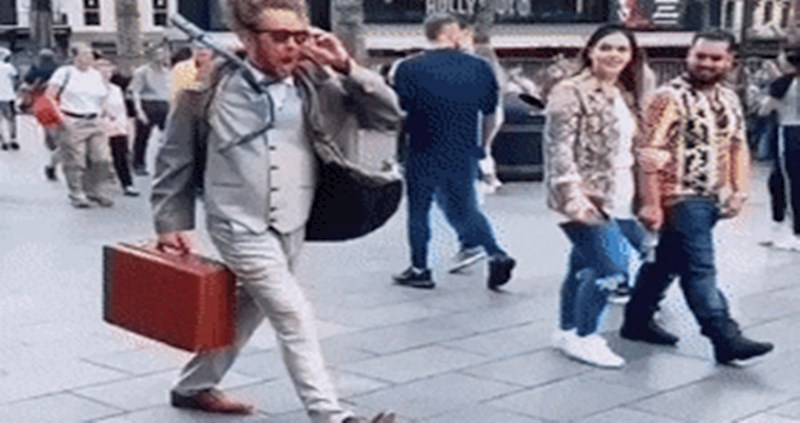 Ljudi nisu mogli prestati buljiti u ovog tipa za kojeg je vrijeme stalo