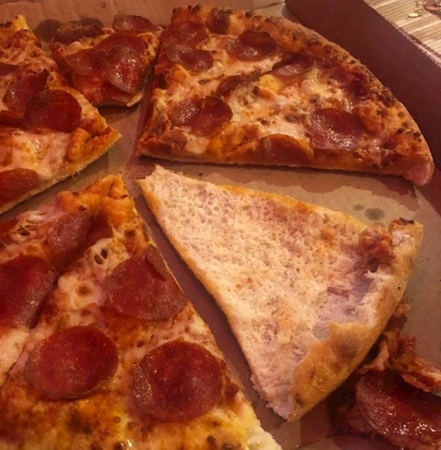 11. Njegova djevojka ovako jede pizzu...