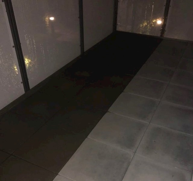 "Kad padne kiša, jedan dio pločica na našoj terasi pokisne, a drugi ostane savršeno suh".