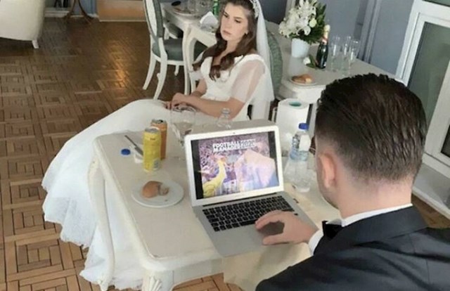 15. Lik je donio laptop na svoje vjenčanje da može igrati igrice...