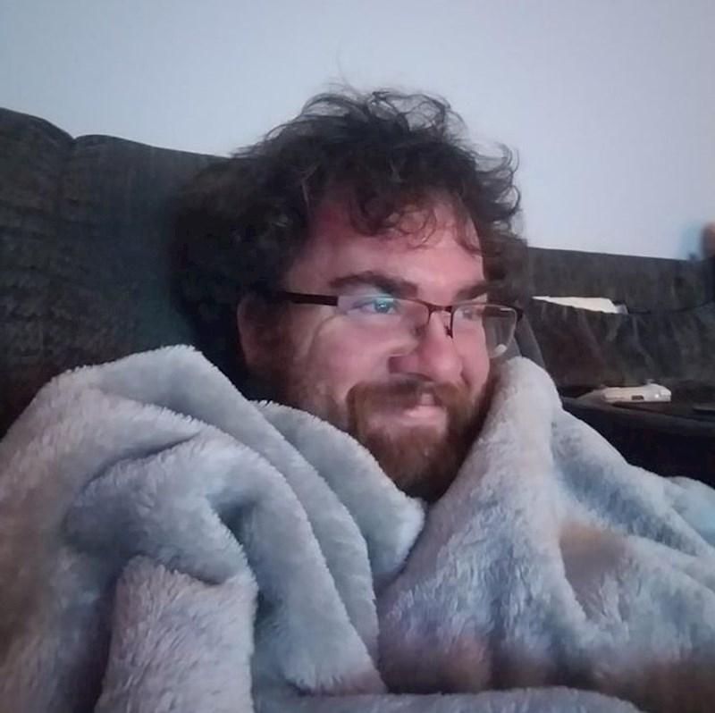 Ništa nije ljepše od gledanja TV-a pod dekicom.