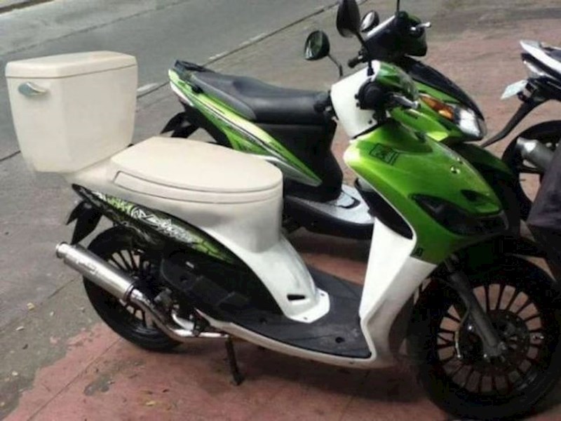 1. Wc školjka umjesto sjedala...jer zašto ne?!