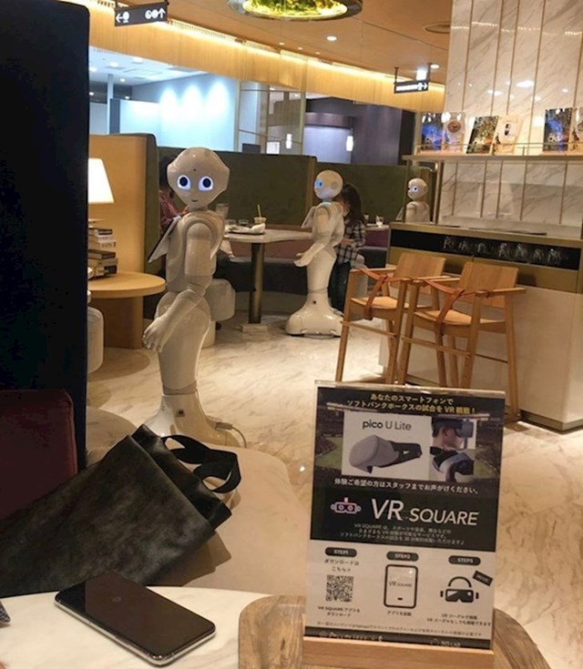 10. Kao scena iz nekog futurističkog filma, a zapravo prizor iz restorana u kojem hranu poslužuju roboti