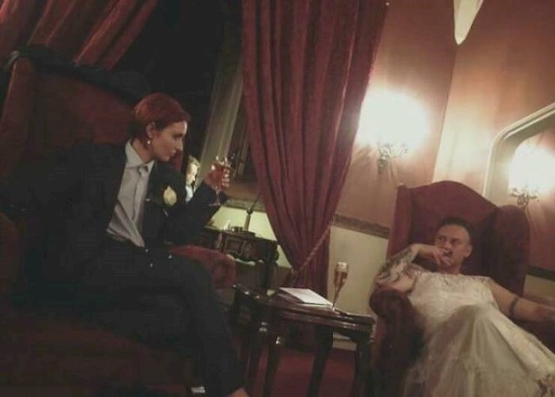 10. Mladenka i mladoženja su na pola vjenčanja odlučili zamijeniti odjeću