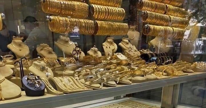 Nešto vrlo neobično događa se u izlogu zlatarnice, ovo je preslatko