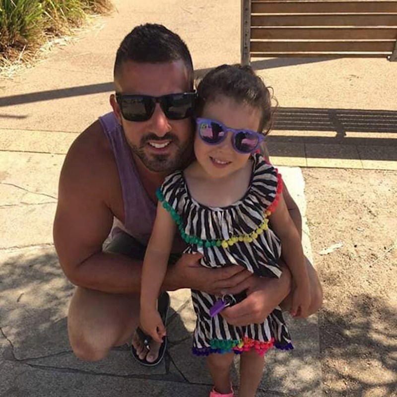 2. Sandler pozira s najmlađim fanovima